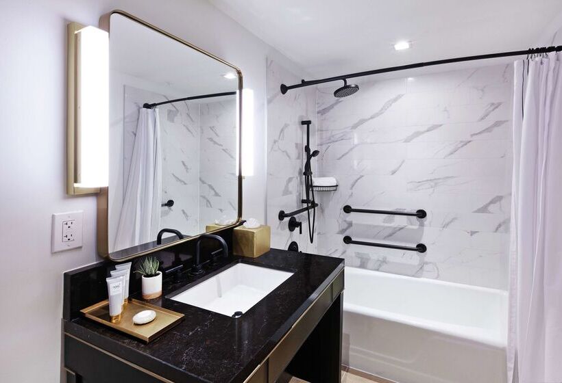 هتل C. Baldwin, Curio Collection By Hilton