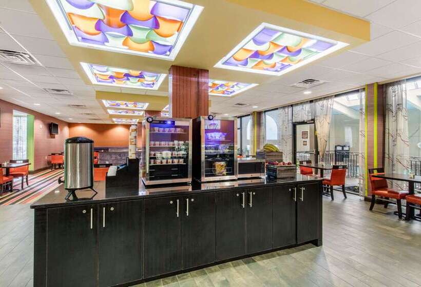 هتل Holiday Inn Nashville Downtown   Stadium, An Ihg