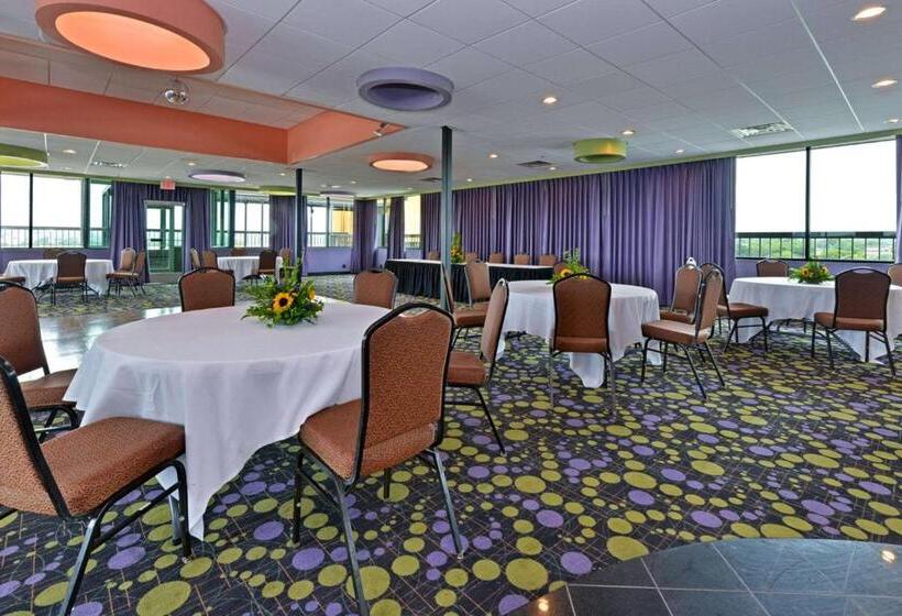 هتل Holiday Inn Nashville Downtown   Stadium, An Ihg