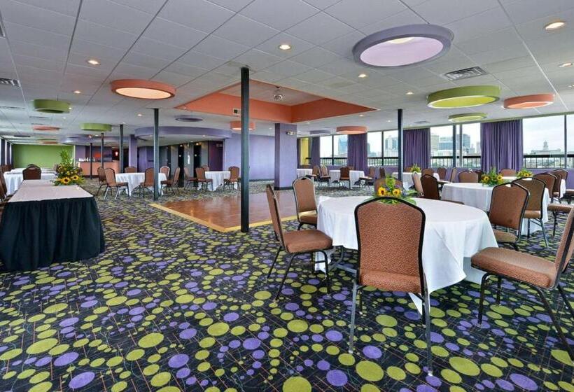 هتل Holiday Inn Nashville Downtown   Stadium, An Ihg