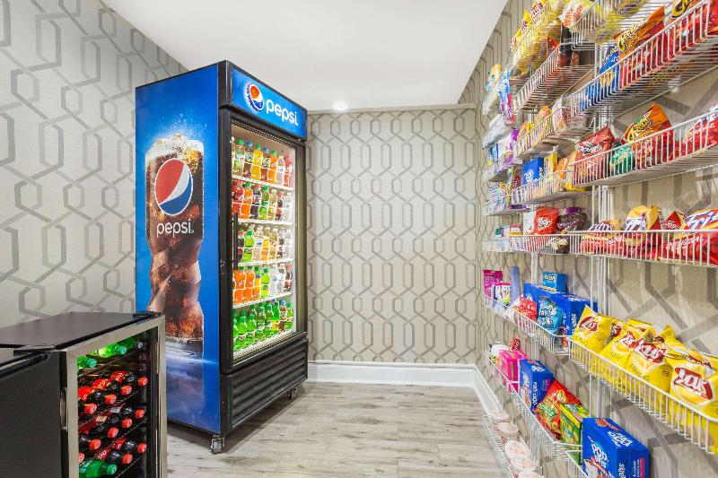 酒店 Clarion Pointe Greensboro Coliseum Area