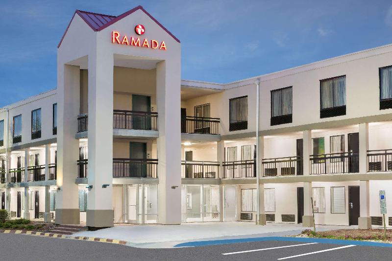 酒店 Clarion Pointe Greensboro Coliseum Area