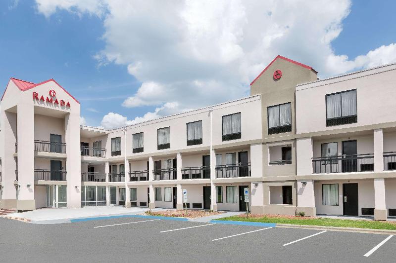 酒店 Clarion Pointe Greensboro Coliseum Area