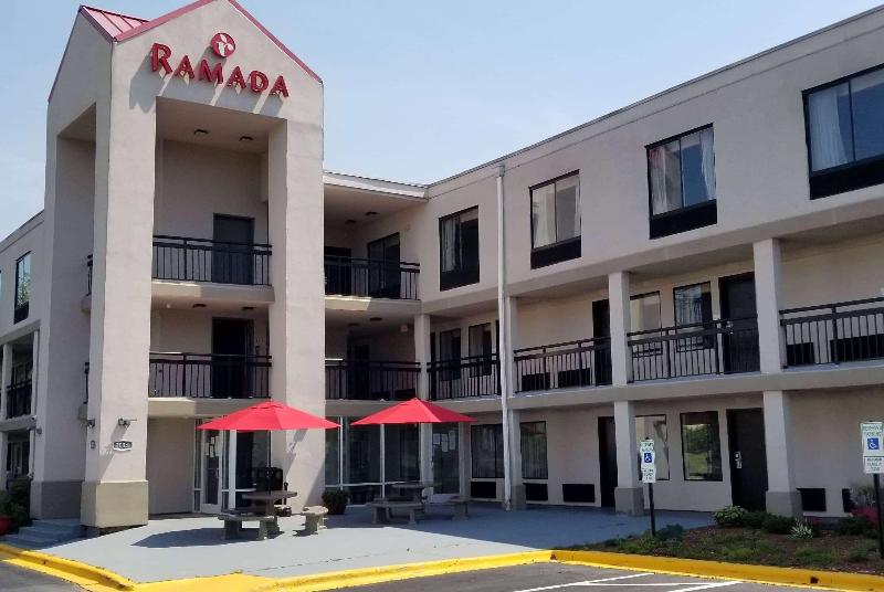 酒店 Clarion Pointe Greensboro Coliseum Area