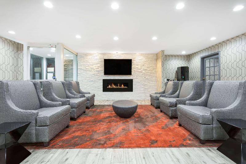 酒店 Clarion Pointe Greensboro Coliseum Area