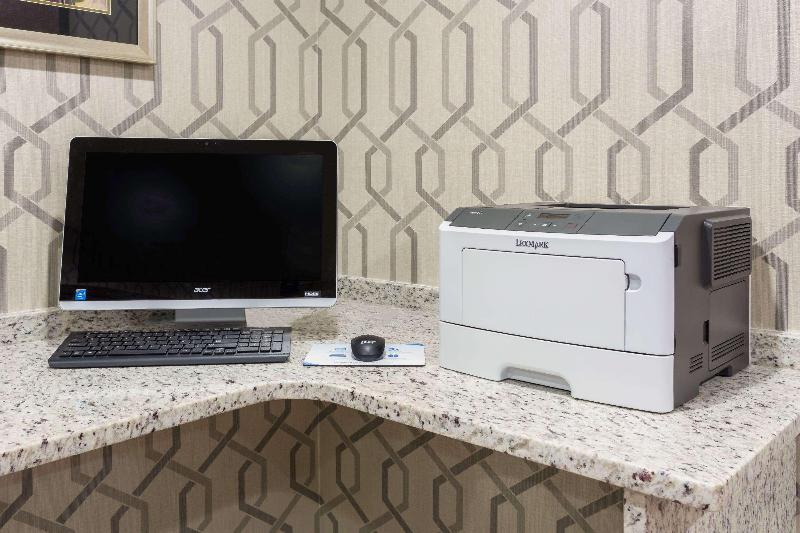 هتل Clarion Pointe   Greensboro Coliseum Area