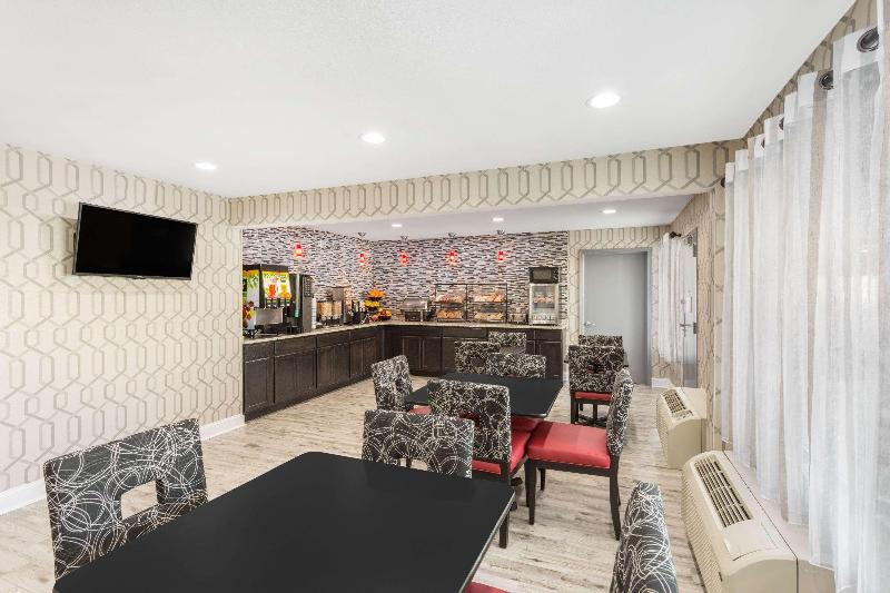 酒店 Clarion Pointe Greensboro Coliseum Area