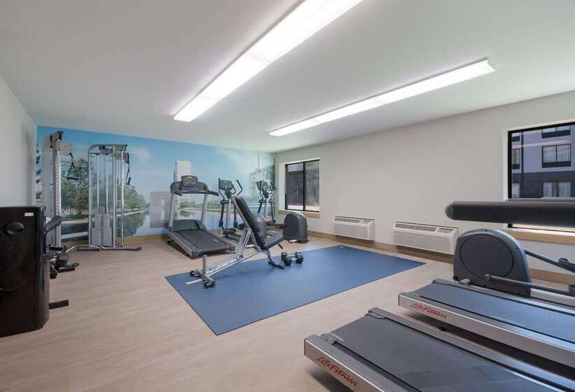 فندق Clarion Pointe Okc Airport