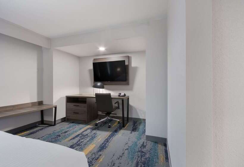 فندق Clarion Pointe Okc Airport