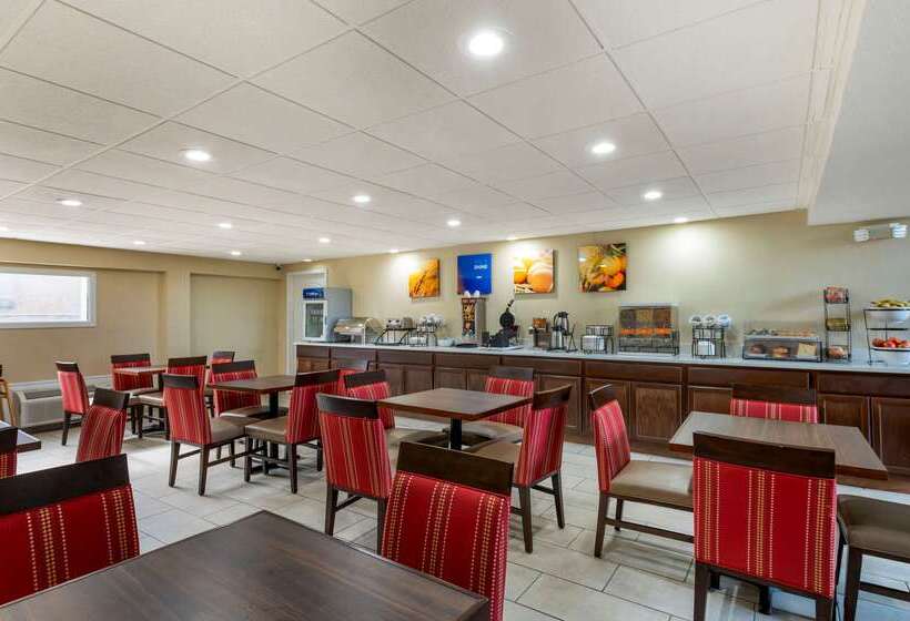 فندق Comfort Inn & Suites North At The Pyramids