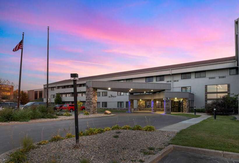 فندق Comfort Inn & Suites North At The Pyramids