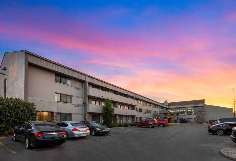 فندق Comfort Inn & Suites North At The Pyramids