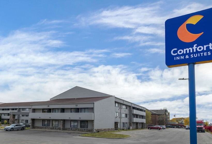 فندق Comfort Inn & Suites North At The Pyramids