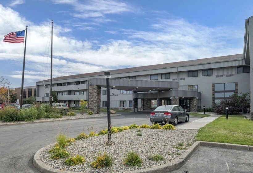 فندق Comfort Inn & Suites North At The Pyramids