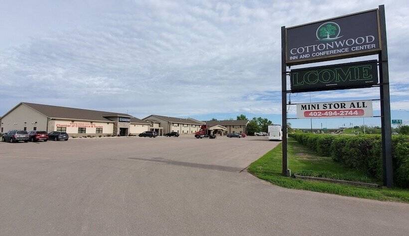 ホテル Cottonwood Inn And Conference Center