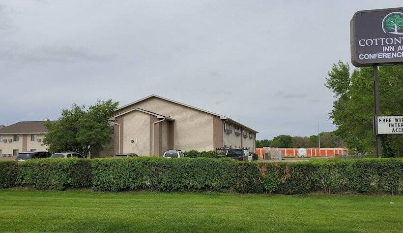 בית מלון כפרי Cottonwood Inn And Conference Center