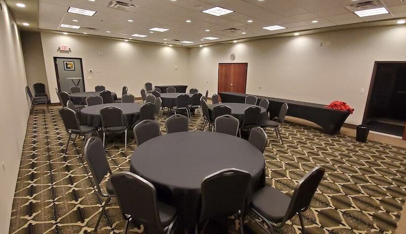 ホテル Cottonwood Inn And Conference Center