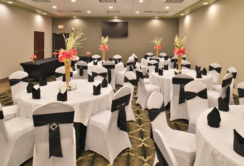 ホテル Cottonwood Inn And Conference Center