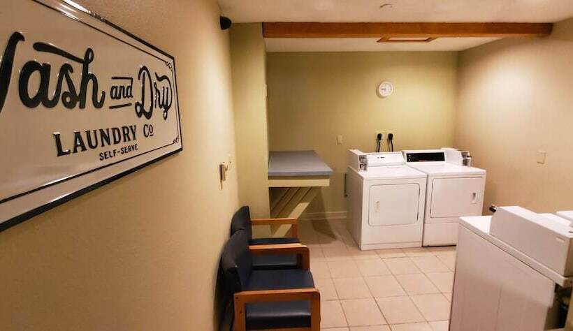 ホテル Cottonwood Inn And Conference Center