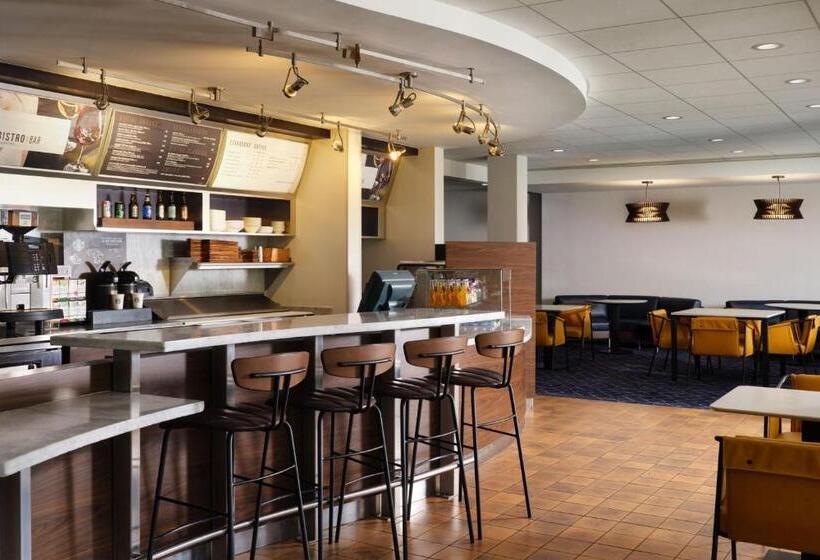 فندق Courtyard By Marriott Santa Rosa