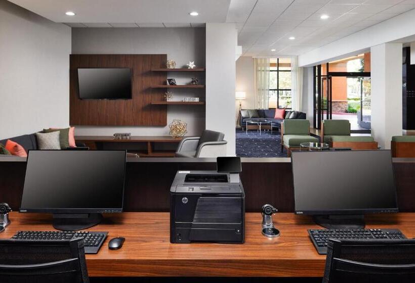 فندق Courtyard By Marriott Santa Rosa