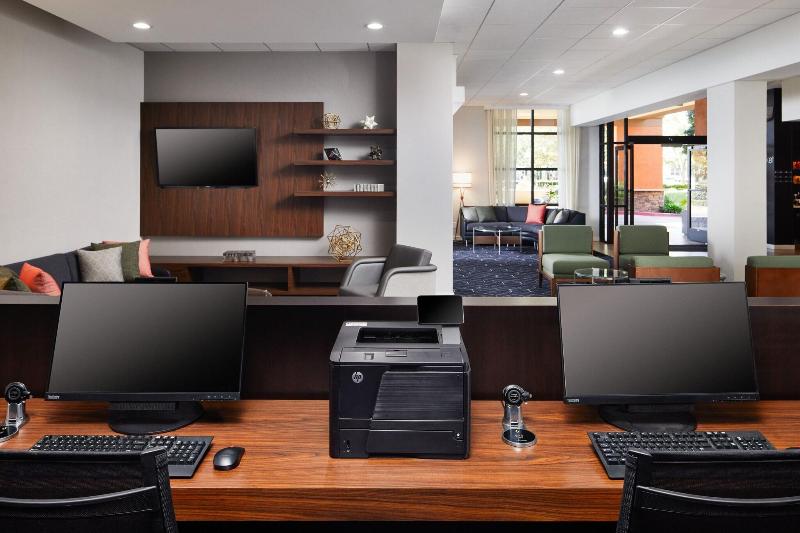 فندق Courtyard By Marriott Santa Rosa