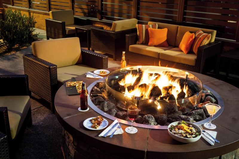 فندق Courtyard By Marriott Santa Rosa