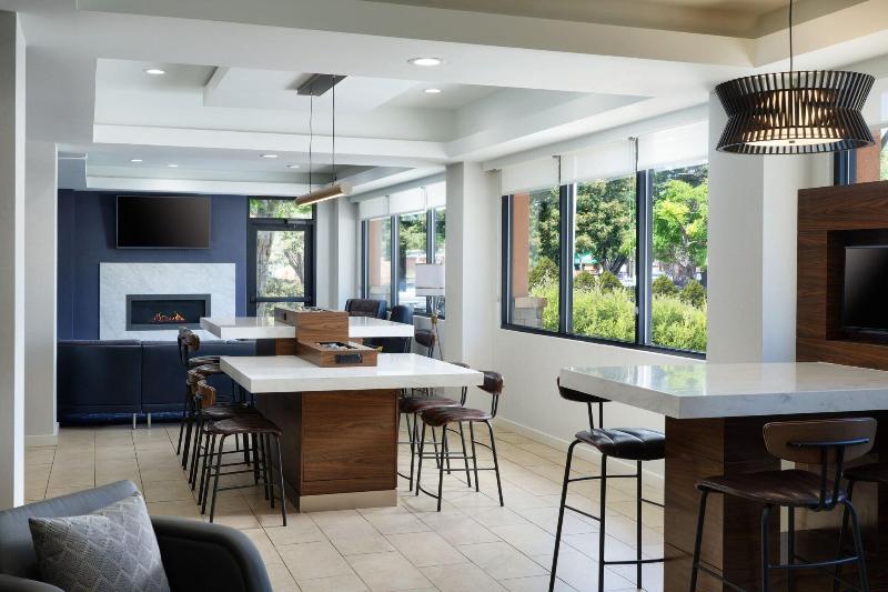 فندق Courtyard By Marriott Santa Rosa