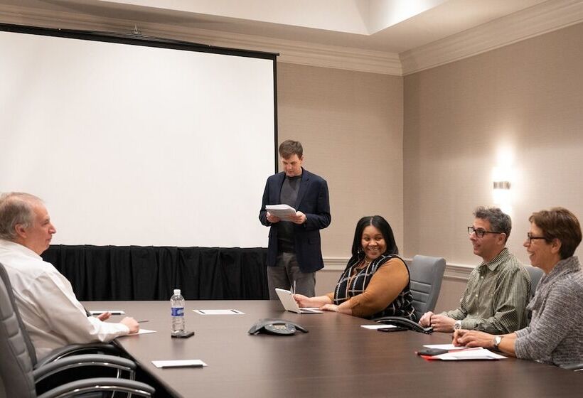 בית מלון כפרי Crowne Plaza Albany  The Desmond