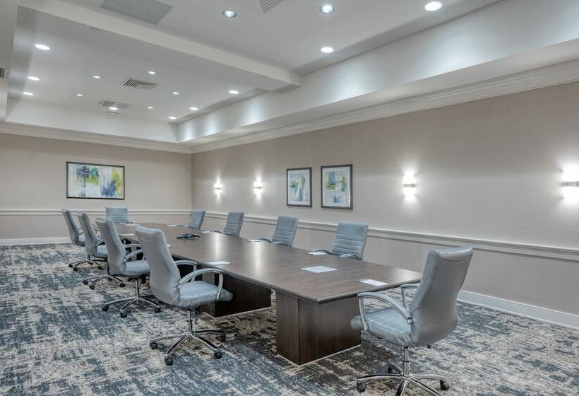 בית מלון כפרי Crowne Plaza Albany  The Desmond