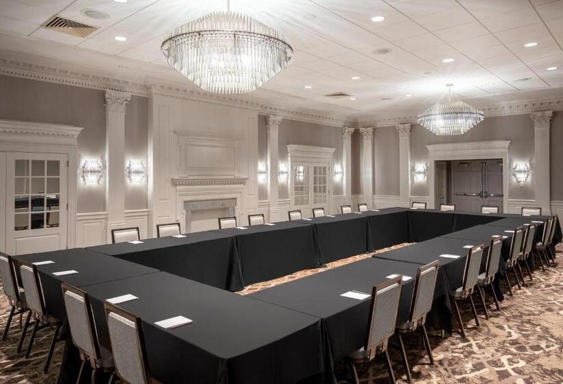 בית מלון כפרי Crowne Plaza Albany  The Desmond