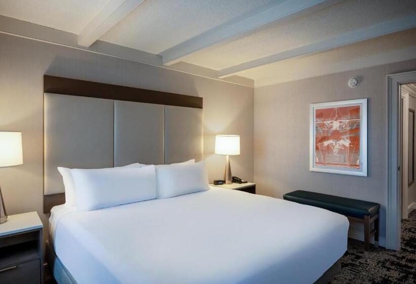 בית מלון כפרי Crowne Plaza Albany  The Desmond