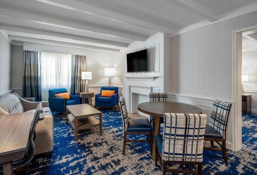 בית מלון כפרי Crowne Plaza Albany  The Desmond