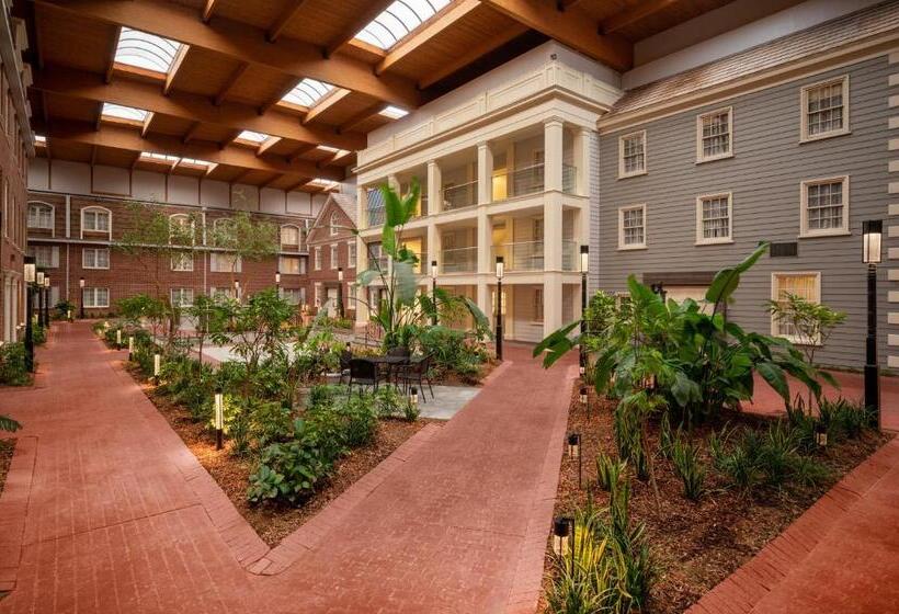 בית מלון כפרי Crowne Plaza Albany  The Desmond