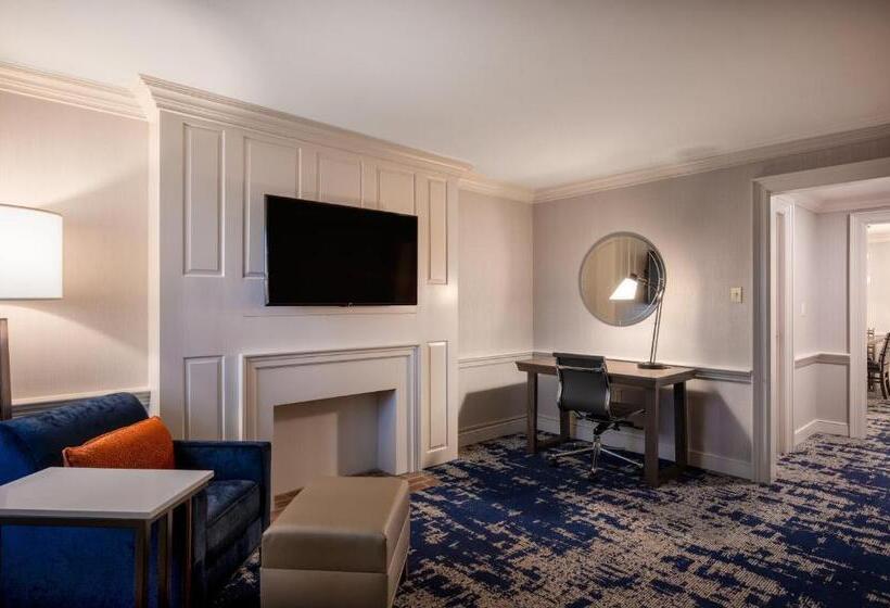 בית מלון כפרי Crowne Plaza Albany  The Desmond