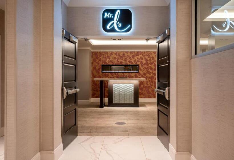 בית מלון כפרי Crowne Plaza Albany  The Desmond