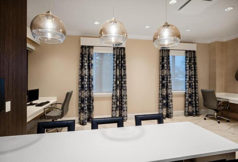 בית מלון כפרי Crowne Plaza Albany  The Desmond