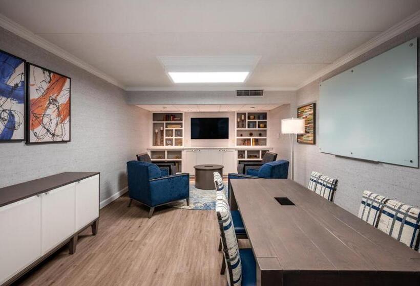 בית מלון כפרי Crowne Plaza Albany  The Desmond