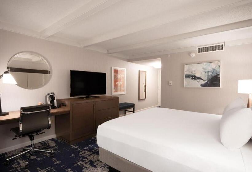 בית מלון כפרי Crowne Plaza Albany  The Desmond