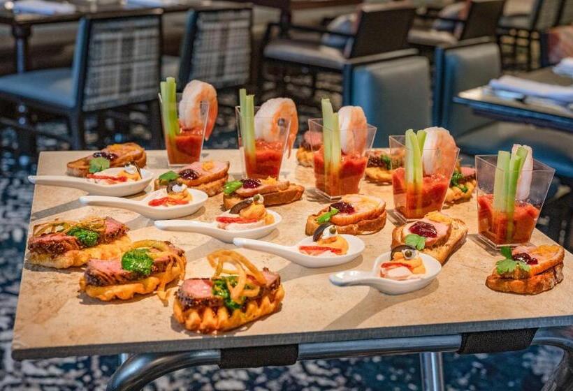 בית מלון כפרי Crowne Plaza Albany  The Desmond