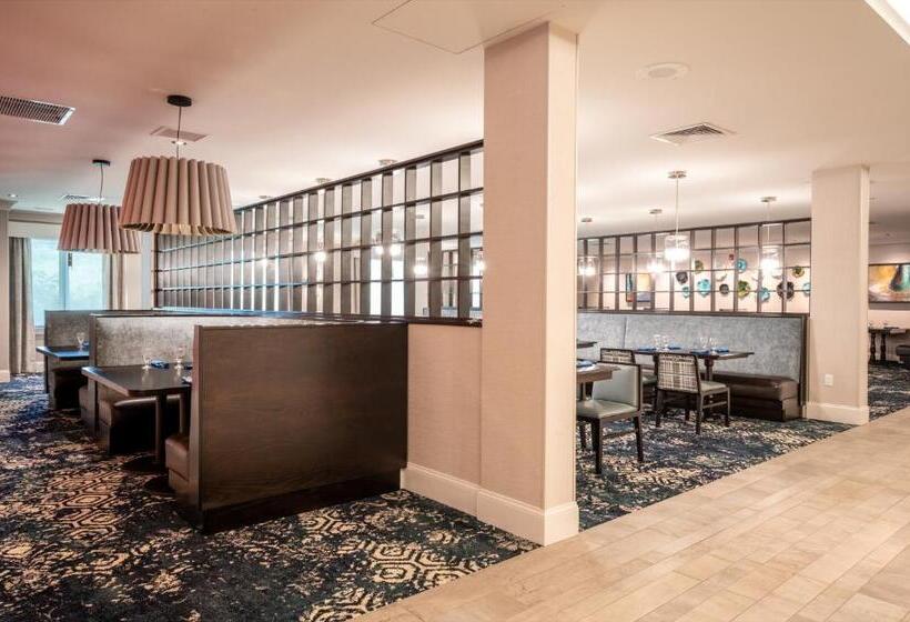 בית מלון כפרי Crowne Plaza Albany  The Desmond