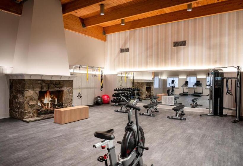 בית מלון כפרי Crowne Plaza Albany  The Desmond