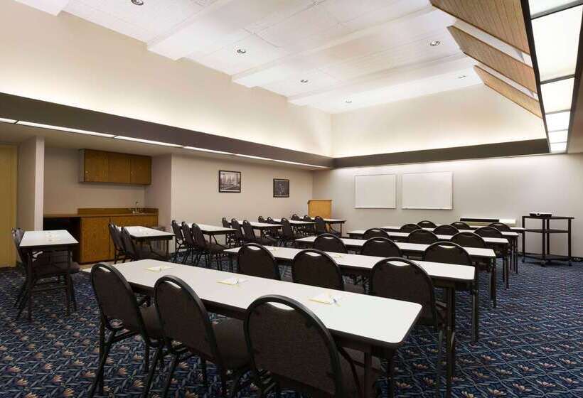 Days Hotel By Wyndham University Ave Se