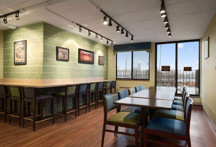 Days Hotel By Wyndham University Ave Se