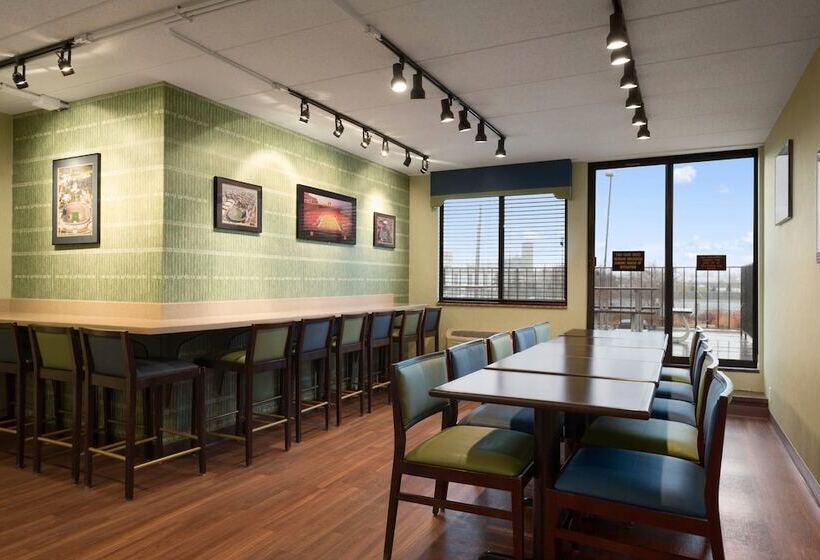 Days Hotel By Wyndham University Ave Se