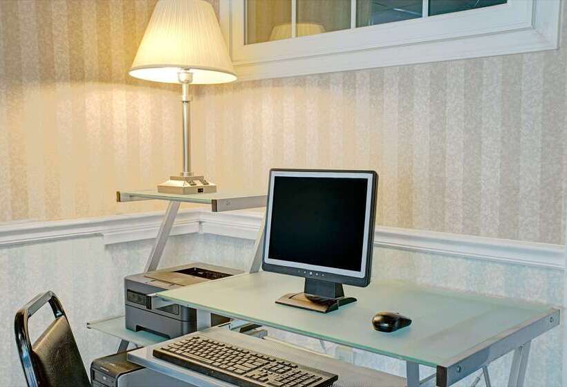 هتل Days Inn By Wyndham Alexandria South