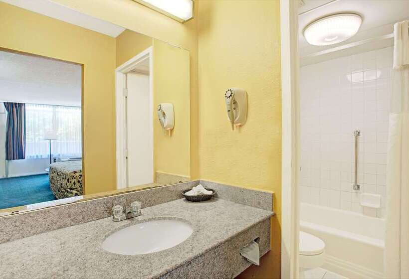 هتل Days Inn By Wyndham Alexandria South