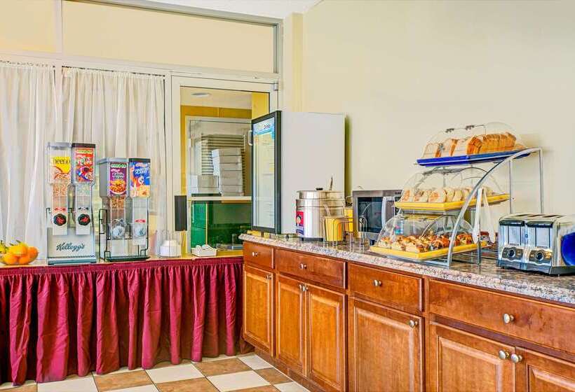 هتل Days Inn By Wyndham Alexandria South