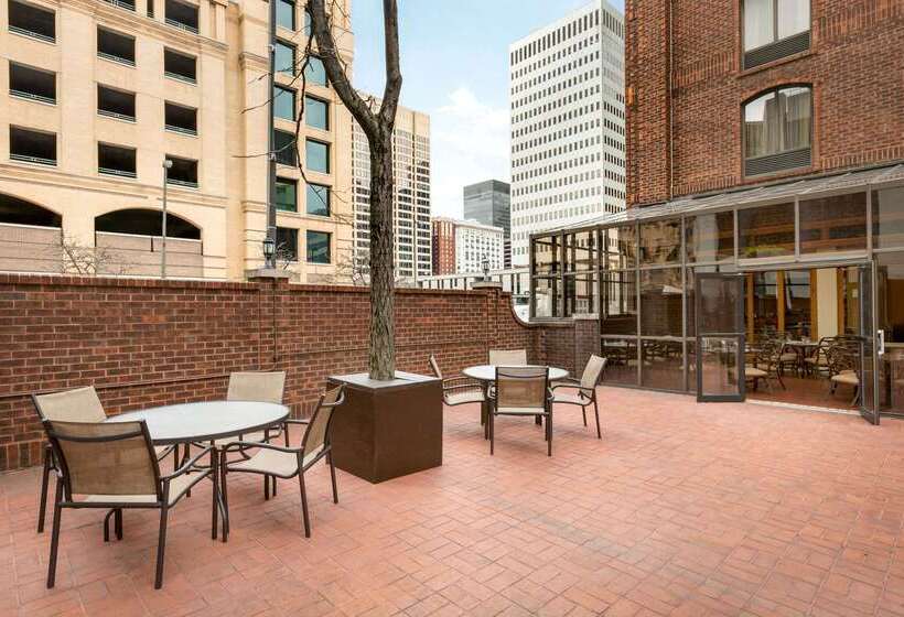 בית מלון כפרי Days Inn By Wyndham Baltimore Inner Harbor