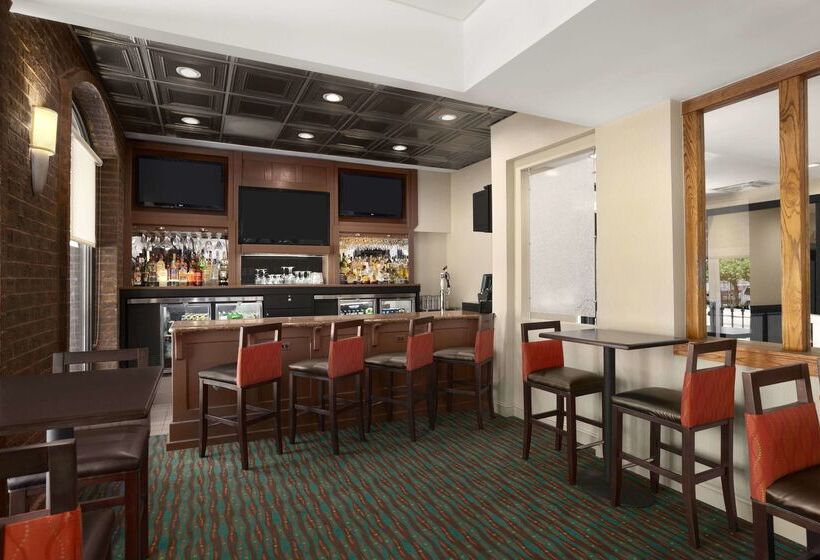 בית מלון כפרי Days Inn By Wyndham Baltimore Inner Harbor